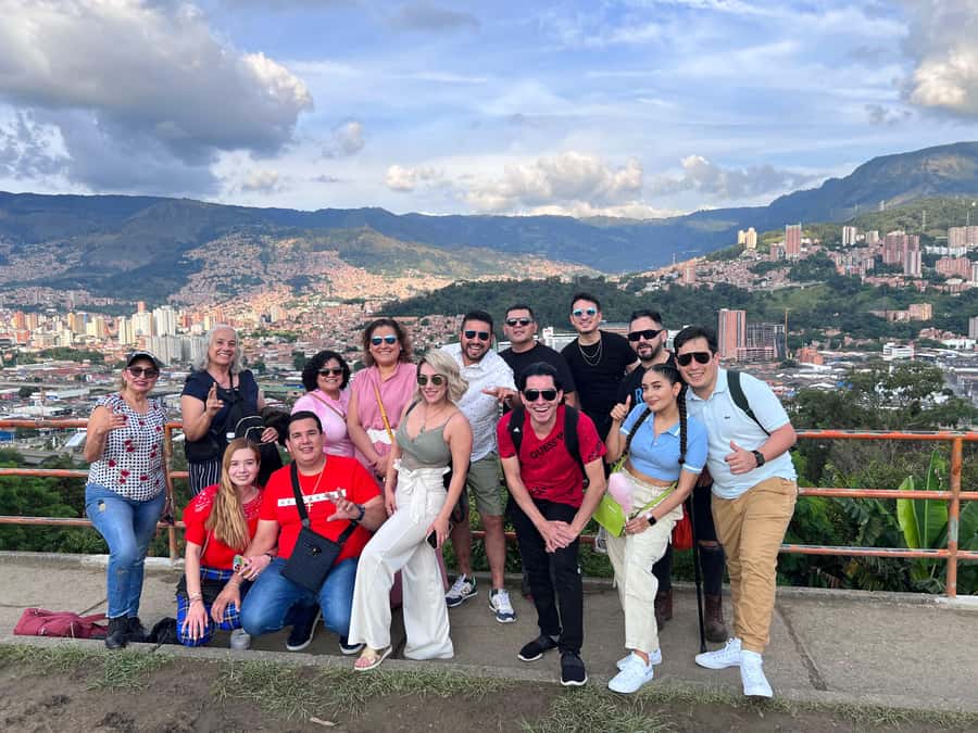 Medellin: Full Day Guided City Highlights Tour - Finishing with cremás and a conversation
