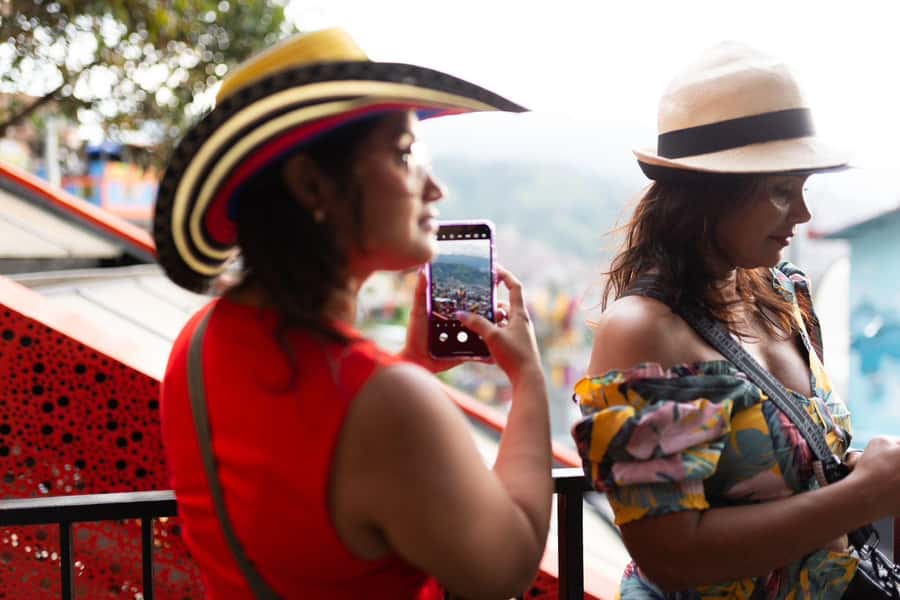 Medellin: Full Day Guided City Highlights Tour - Parques del Río and Medellín’s public spaces
