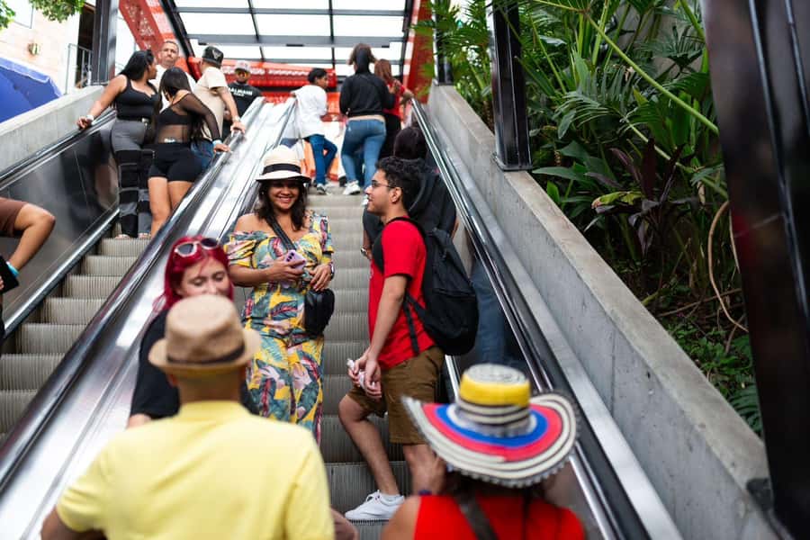 Medellin: Full Day Guided City Highlights Tour - Comuna 13, art, music, and local stories