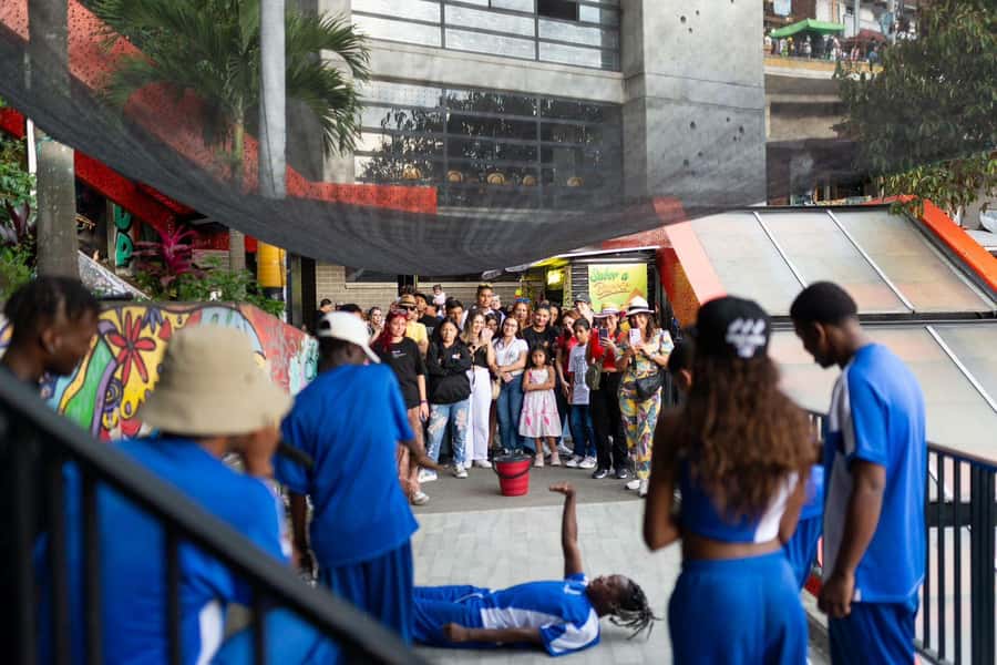 Medellin: Full Day Guided City Highlights Tour - Inflexión Memorial Park and Medellín’s difficult past