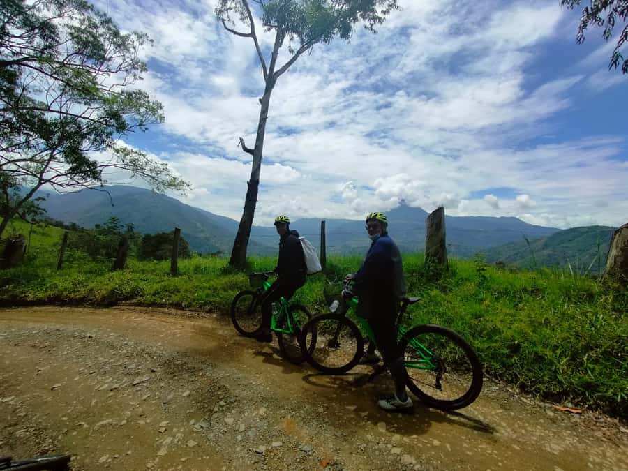 Medellín: Full-Day Mountain Bike Tour with Lunch - Waterfalls, wildlife, and the beer stop
