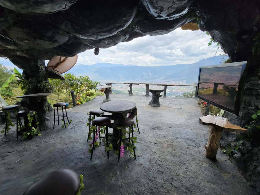 Medellin: Glamping Spa and coffee tour Experience - Dinner by the fire with a Cafetero tamal