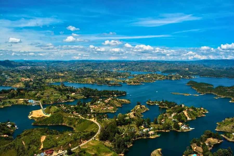 Medellin: Guatape and El Penol Rock Day Trip with Boat Ride - The Replica of Peñol and the story behind the dam