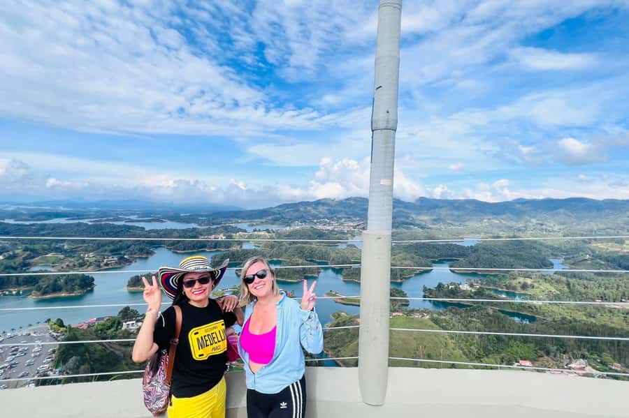 Medellin: Guatape and El Penol Rock Day Trip with Boat Ride - Breakfast first, then the road toward El Peñol
