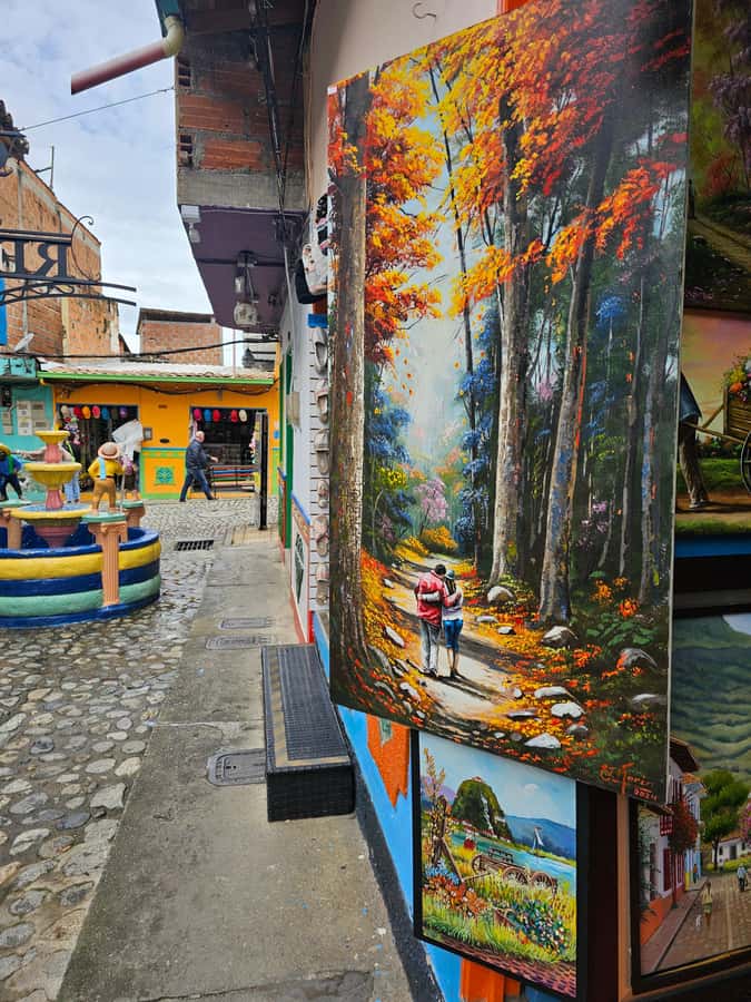 Medellin: Guatape, El Peñol Coffee Farm Private Tour & Fruit - Guatapé’s painted streets and local character