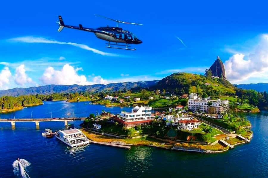 Medellín: Guatapé Private Tour with Helicopter & Boat Ride - The helicopter view of Guatapé Lake