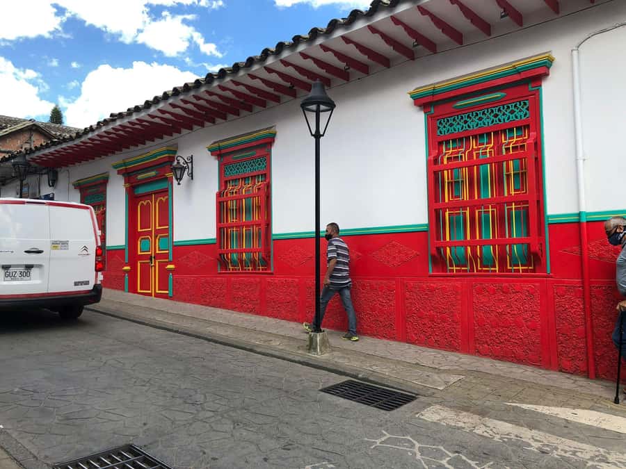 Medellín: Guatape Village with Coffee and Fruit Tasting Tour - Guide quality and the private format