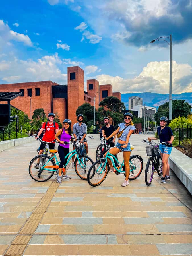 Medellín: Guided City Bike Tour - Lights Park and downtown Medellín
