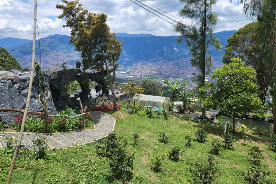 Medellin: Horseback Riding Coffee Farm Tour with Coffee Spa - What to Bring and What to Expect