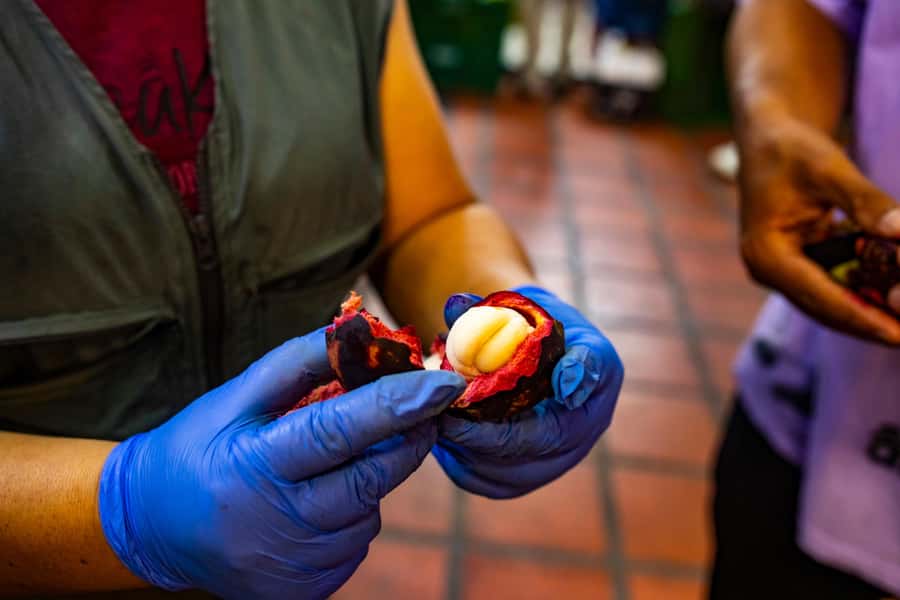 Medellín Multi-sensory Tour in the market, +15 Exotic Fruits - The middle of the tour: fruit as a way into local life