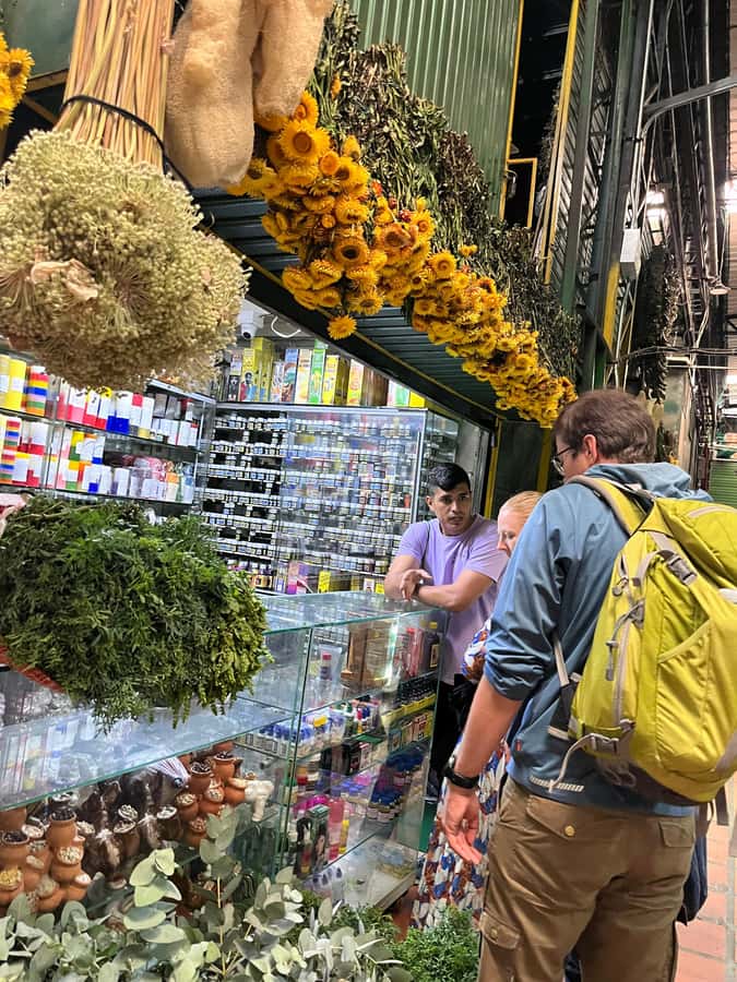 Medellín Multi-sensory Tour in the market, +15 Exotic Fruits - The final stop: juice and a useful pause