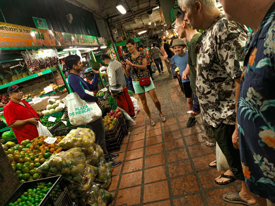 Medellín Multi-sensory Tour in the market, +15 Exotic Fruits - What makes the guides part of the value