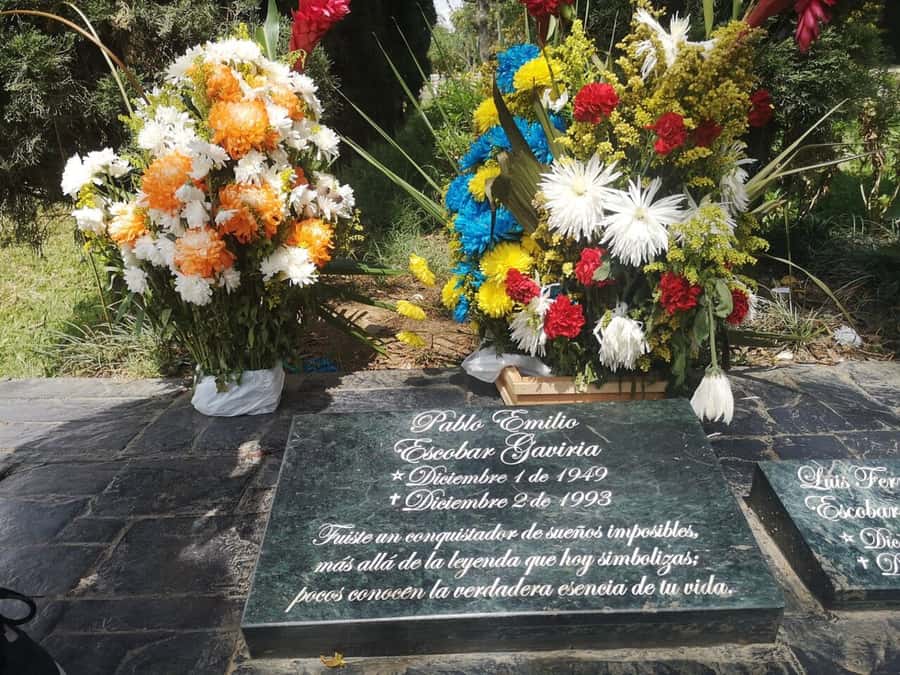 Medellin: Pablo Escobar, Dark Times & the New Medellin Tour - The cemetery and Escobar’s grave