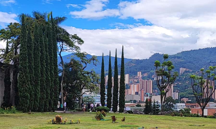 Medellín: Pablo Escobar Historical Tour Complete Experience - The rooftop where the story ended