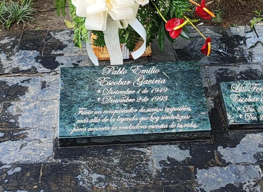 Medellín: Pablo Escobar Historical Tour Complete Experience - Pablo Escobar’s museum and Roberto’s perspective