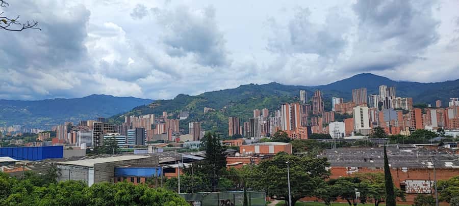Medellín: Pablo Escobar Historical Tour Complete Experience - Why the private format matters at $180