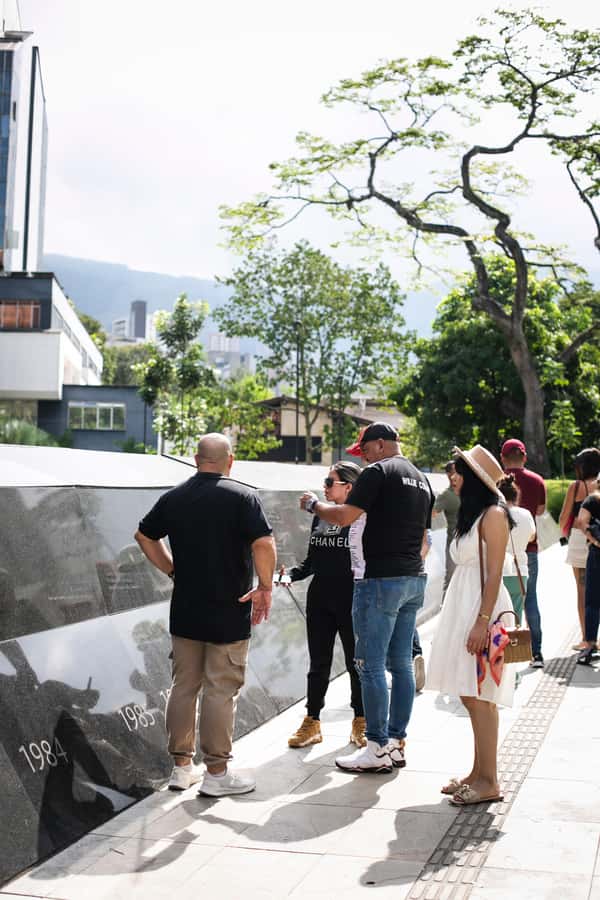 Medellín: Pablo Escobar Tour incl. museum & transportation - Timing, transport, and the bilingual format