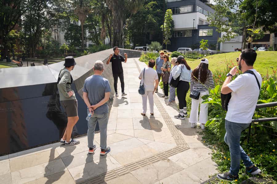 Medellín: Pablo Escobar Tour with Guide and Transportation - Medellín beyond the Netflix storyline