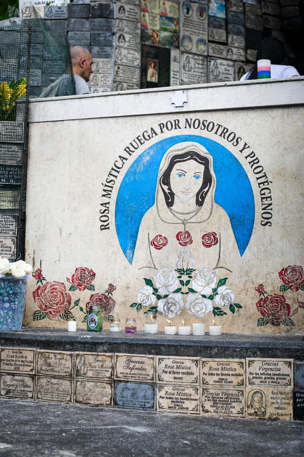 Medellín: Pablo Escobar Tour with Guide and Transportation - Montesacro Cemetery and the people behind the legend