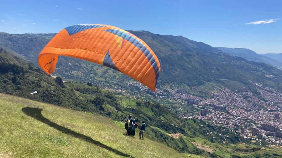 Medellín Paragliding - Go Pro Included - From Medellín streets to San Félix skies