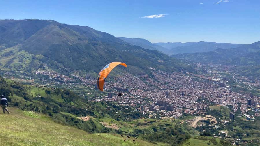 Medellín Paragliding - Go Pro Included - GoPro footage you do not have to arrange yourself