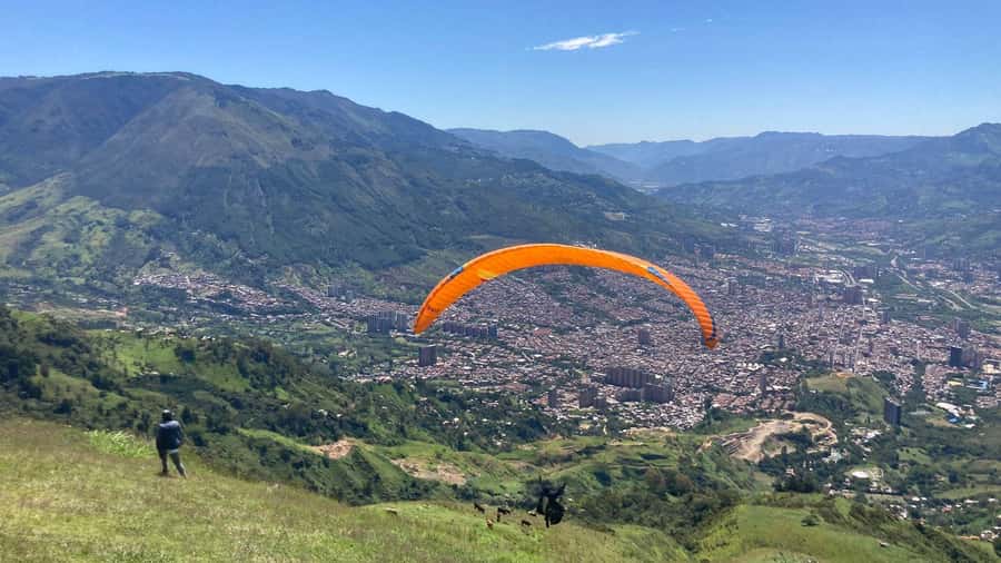 Medellín Paragliding - Go Pro Included - What the $130 price really covers