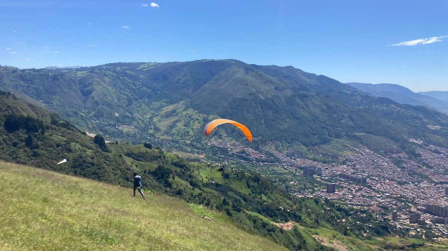 Medellín Paragliding - Go Pro Included - The small details that shape the experience