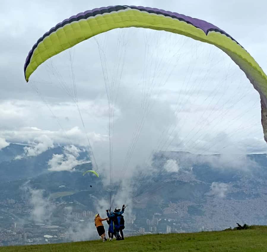 Medellín: Paragliding in the Colombian Andes - Reaching the San Félix launch site
