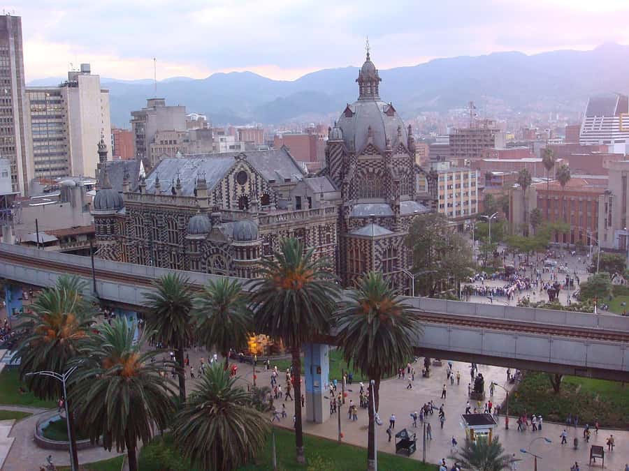 Medellin: Private City Tour - Plaza Botero and the open-air sculpture lesson