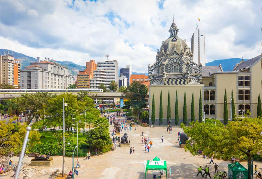 Medellín: Private City Tour with Metrocable and Comuna 13 - Key points before you book