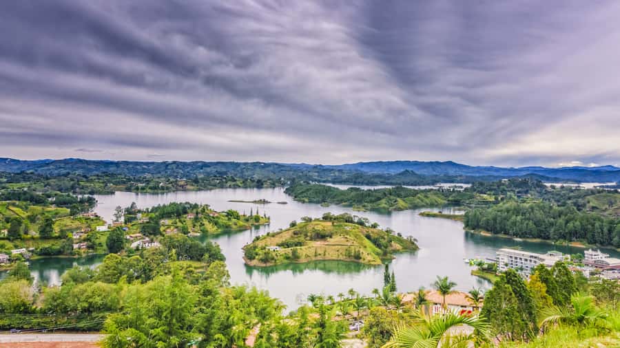 Medellín: Private Guatapé Tour w/ Breakfast, Lunch & Cruise - Key points at a glance