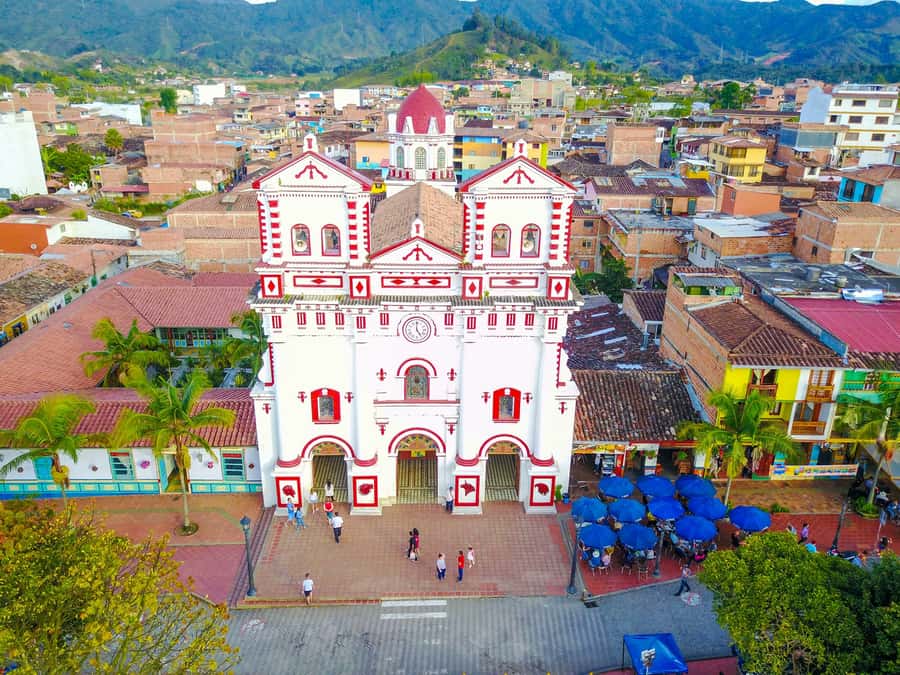 Medellín: Private Guatapé Tour w/ Breakfast, Lunch & Cruise - Why Guatapé makes such a good day from Medellín