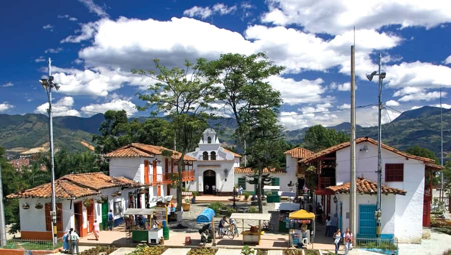 Medellín: Private Pablo Escobar and City Tour - Riding Medellín’s metro through the valley