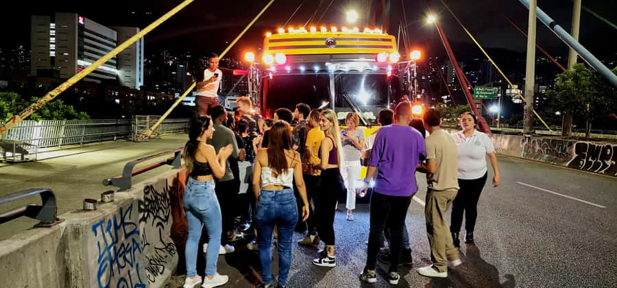 Medellin: Rumbero Party Bus with all the beer you can drink - Puente de la 4 Sur and Medellín after dark