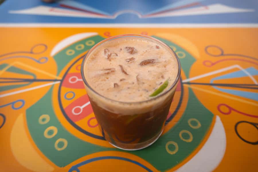 Medellín: Street Food Tour with Local Tastings - Moving into Manila