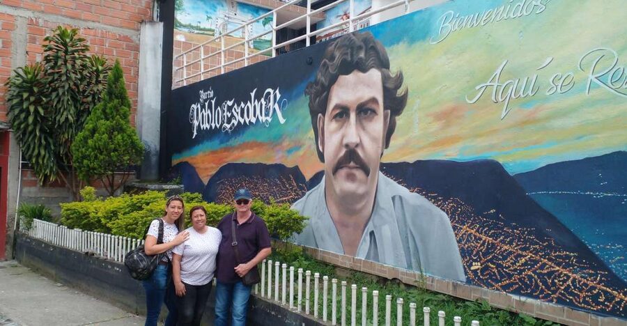 Medellin: Tour Pablo Escobar y Comuna 13 Privado - Why the Escobar section needs the right mindset