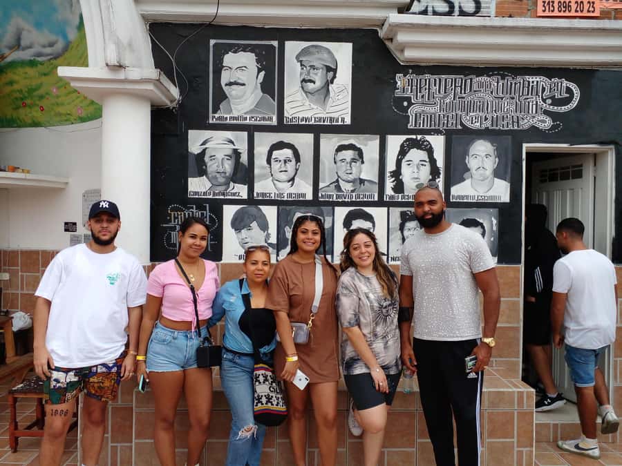 Medellin: Tour Pablo Escobar y Comuna 13 Privado - Starting with pickup from El Poblado, Laureles, or nearby