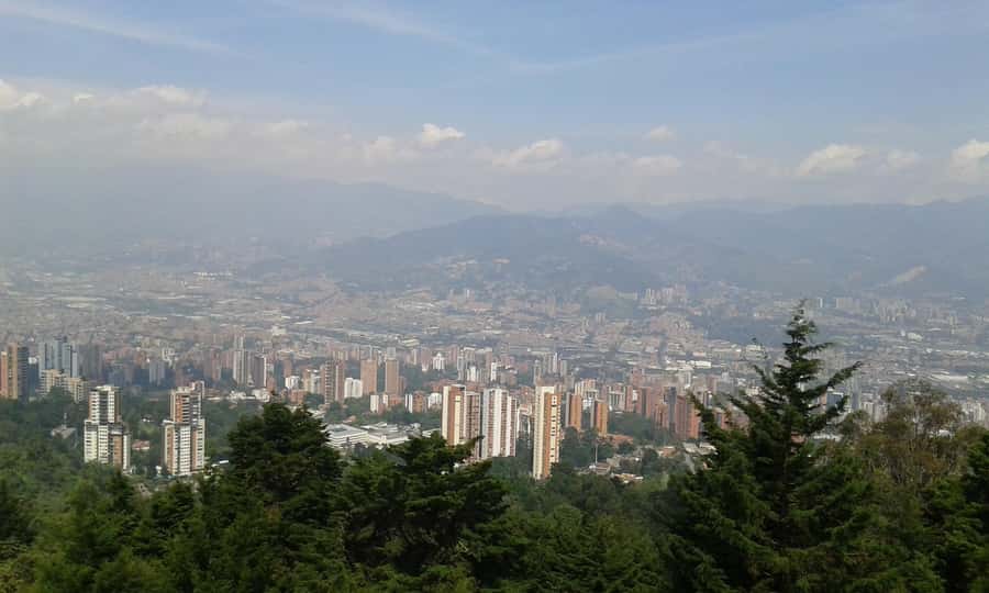 Medellín: Walking Tour with Cable Car and Botero Plaza - Riding the Metro and Metro Cable into the hills