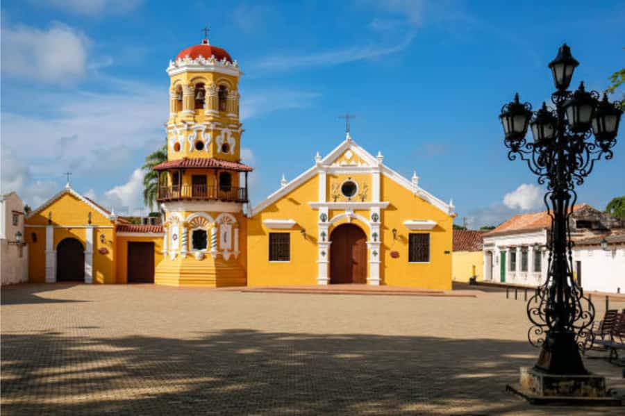 Mompox Caribbean Routes - Lunch beside the Magdalena River