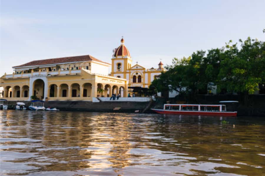 Mompox Caribbean Routes - A quiet boat ride on the Magdalena