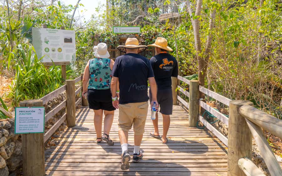 National Aviary and Playa Blanca Plankton Full-Day Tour - Three very different experiences in one long day