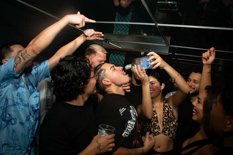 Nightlife Medellin, Rooftops, bars and Clubs - Finishing with music at Porton de Provenza