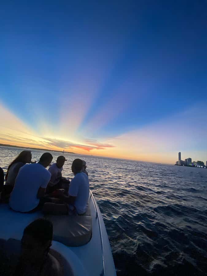 Nightlife: sunset boat party + tour of the old town - Returning to the old city at 7:00 pm