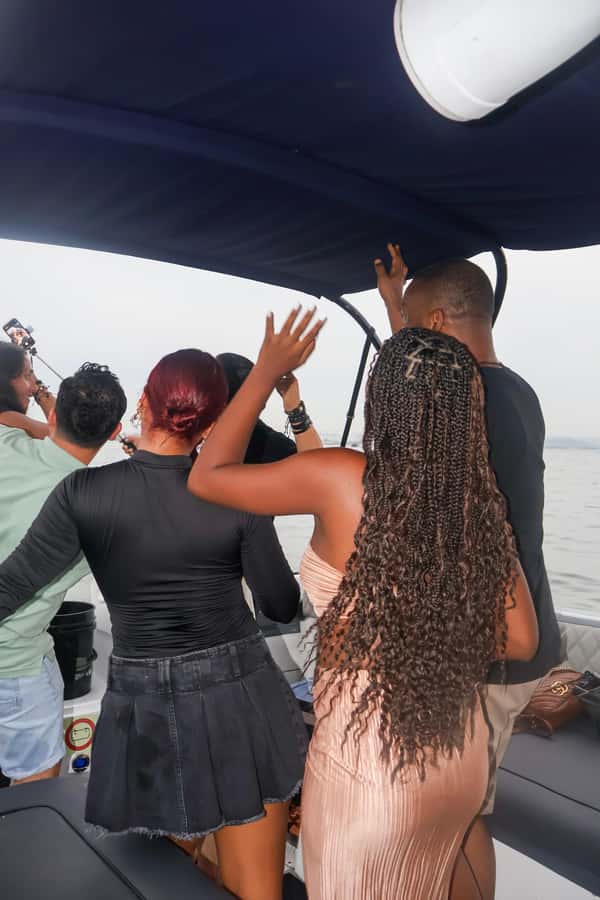 Nightlife: sunset boat party + tour of the old town - Who should book this night out