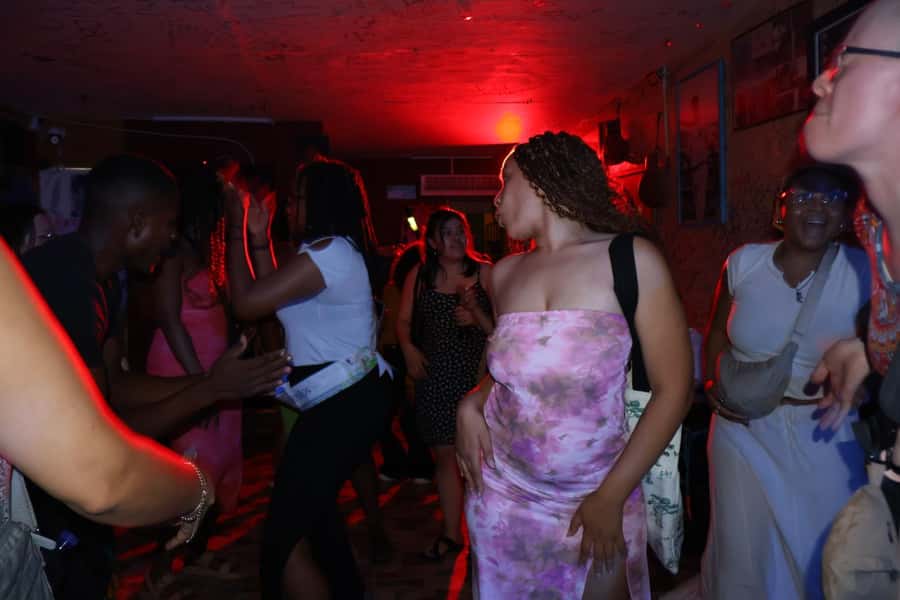 Nightlife: sunset boat party + tour of the old town - Two hours on the bay at sunset