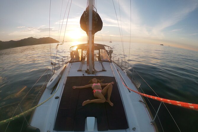 One amazing day in a private recent sailing boat in the Tayrona Park. The best sail trip from Santa Marta! - Setting sail from Santa Marta at 10:30