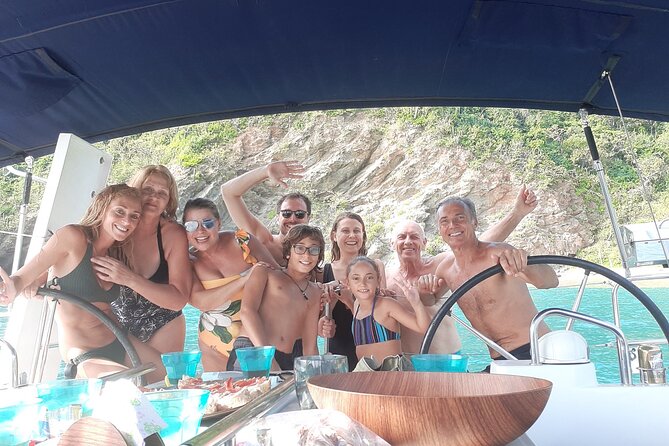 One amazing day in a private recent sailing boat in the Tayrona Park. The best sail trip from Santa Marta! - Bahia Concha around noon