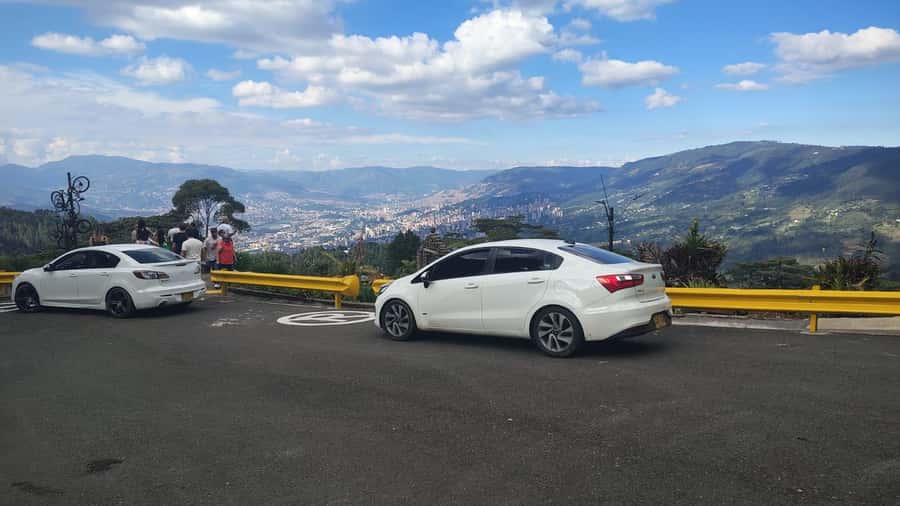 Pablo and the drug trafficking world - Stop four: Jardines Montesacro and the grave