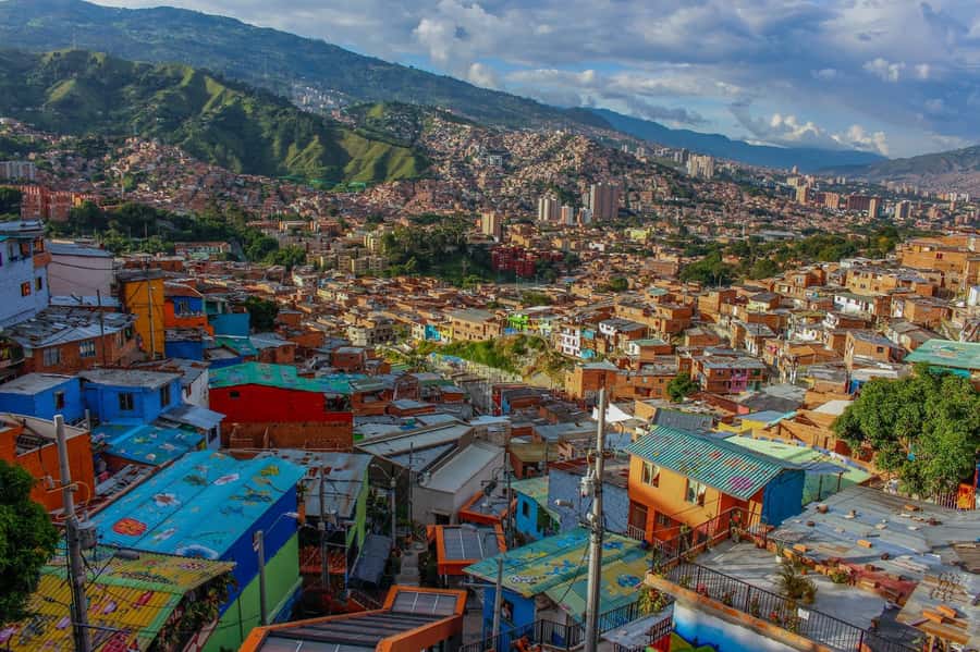 pablo, comuna 13 & cable car express tour - Comuna 13 and the years after the Escobar era