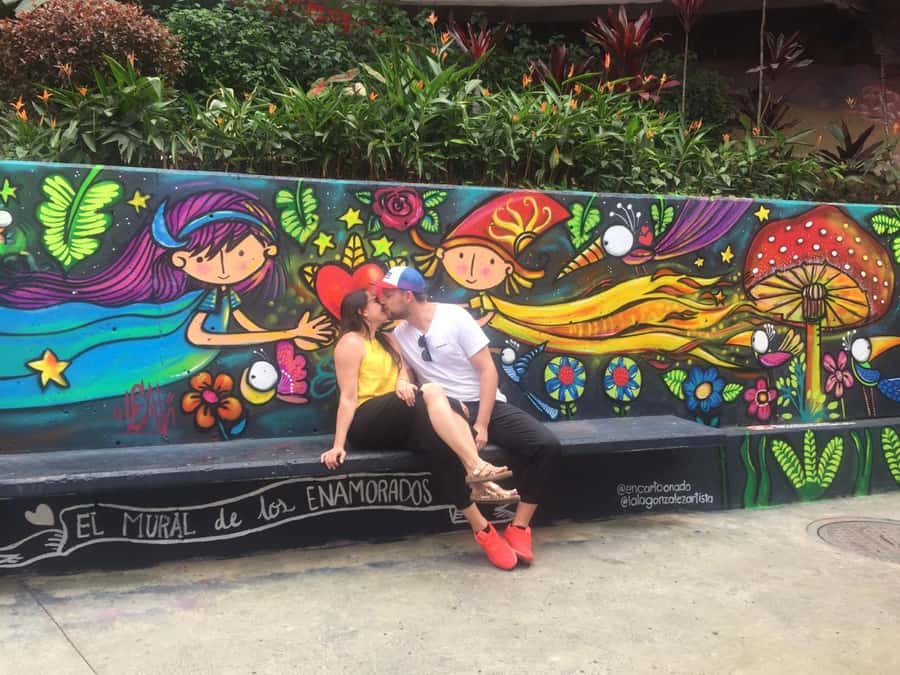 pablo, comuna 13 & cable car express tour - Language, group size, and accessibility